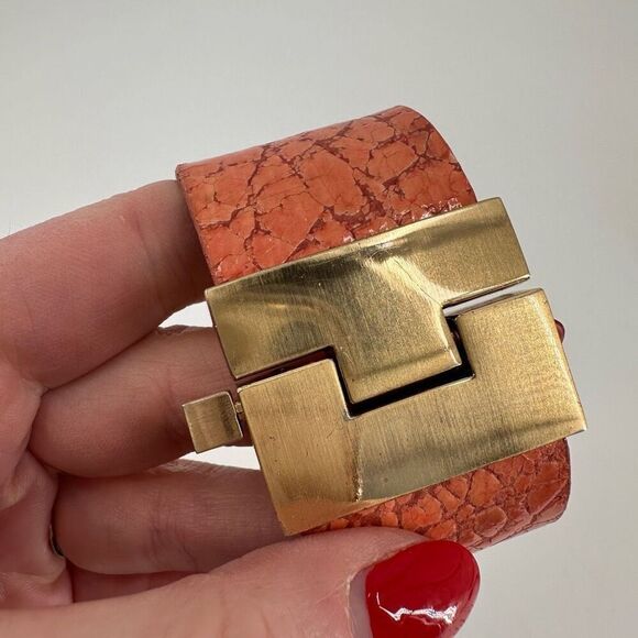 Leighelena Womens Genuine Leather Stingray‎ Wide Jigsaw Cuff Bracelet Orange - Picture 11 of 12